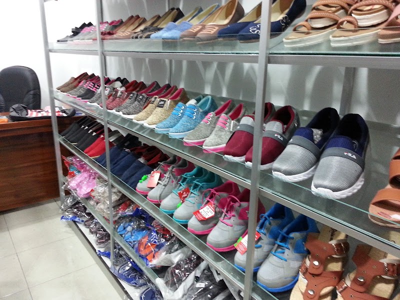 Galeri Sepatu 99: Solusi Sepatu Terbaik di Cilacap untuk Semua Kebutuhan